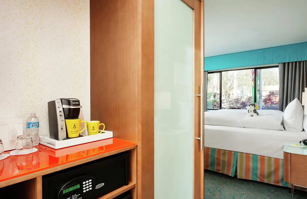 Staypineapple, University Inn, University District Seattle-1