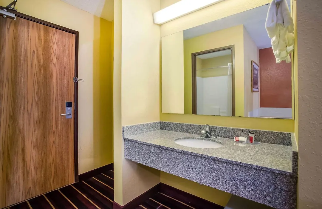 Super 8 By Wyndham Crawfordsville-1