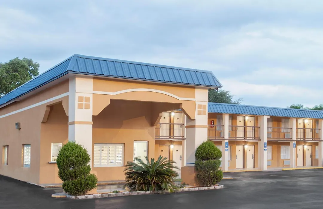 Super 8 By Wyndham Port Royal/Beaufort-1