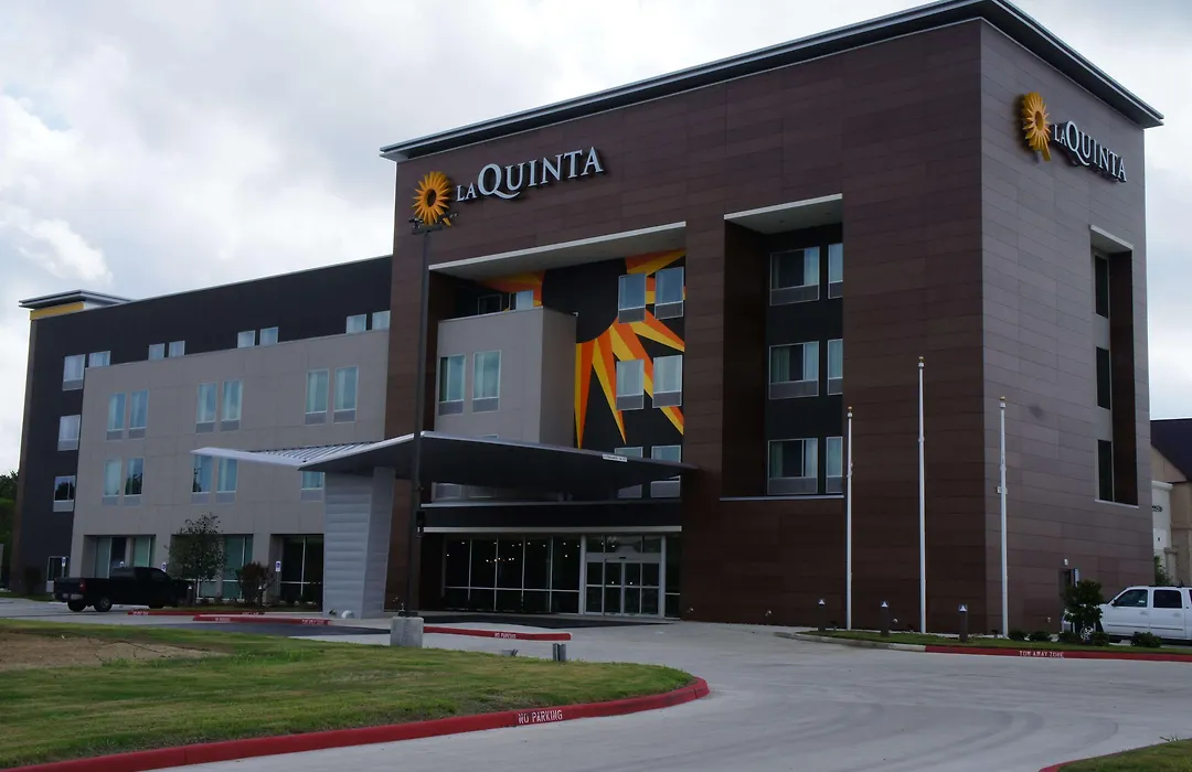 La Quinta Inn & Suites By Wyndham College Station North-1