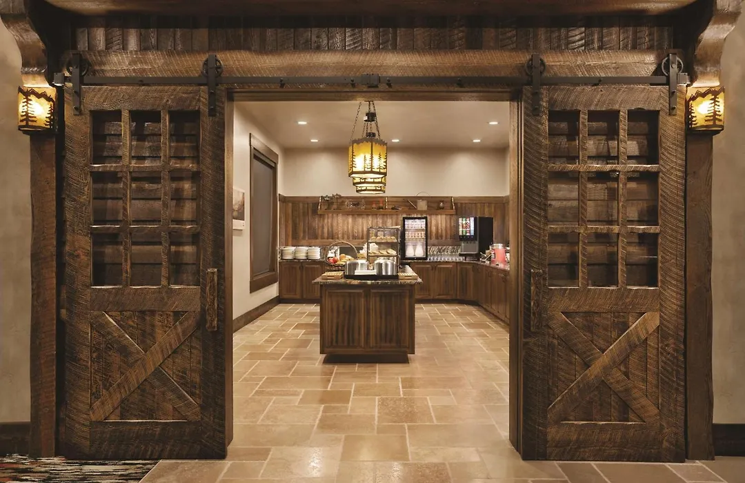 Glacier International Lodge-1