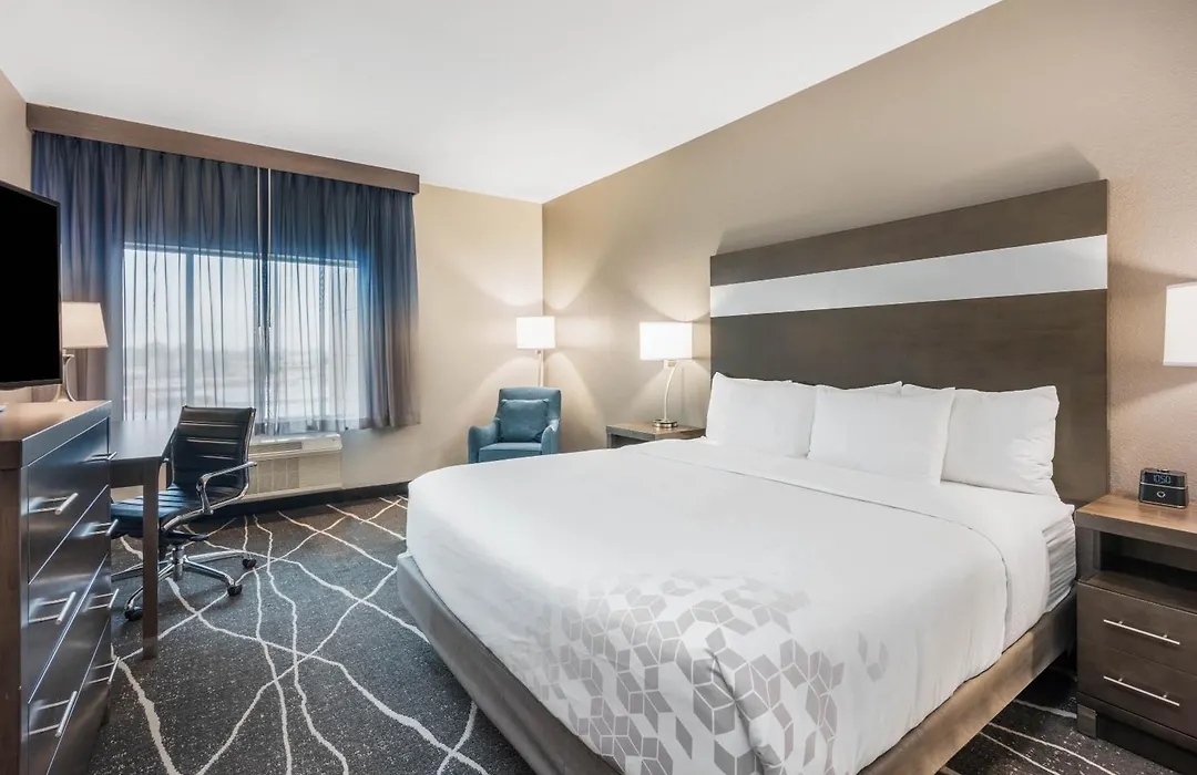 La Quinta Inn And Suites By Wyndham Houston Spring South-1