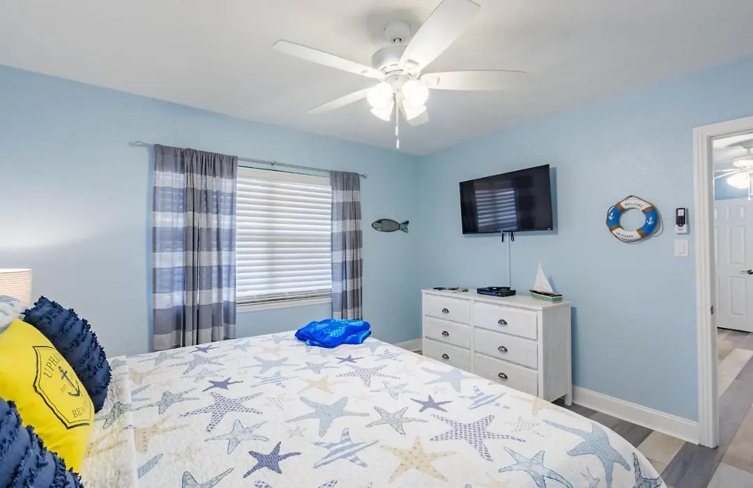 Upham Beach Inn-1