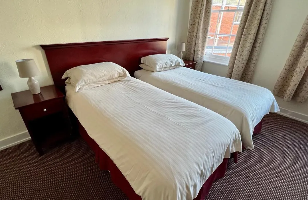 Calverts Hotel - Newport, Isle Of Wight - Ferry Ticket From 89 Pounds For A Car & Passengers Return-1
