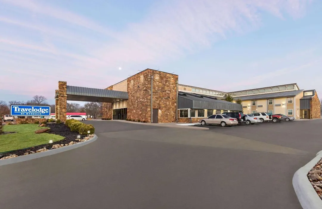 Travelodge By Wyndham Coffeyville-1