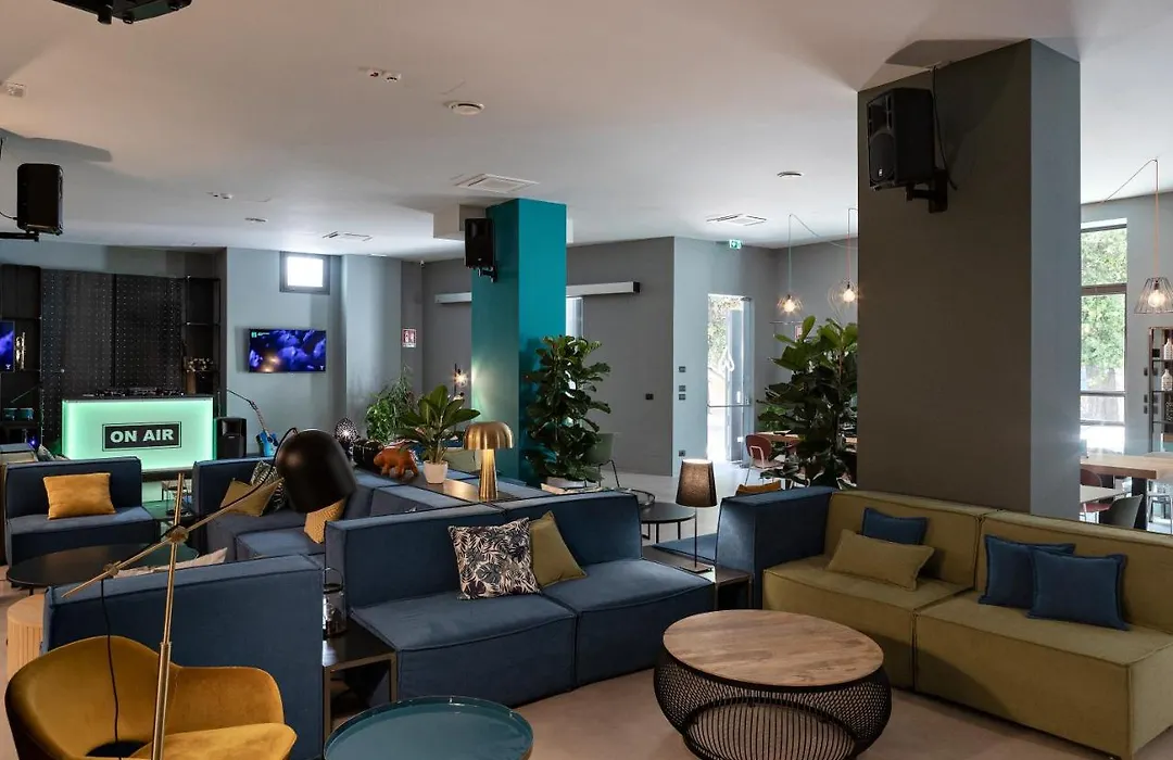 Arryvo Hotel-1