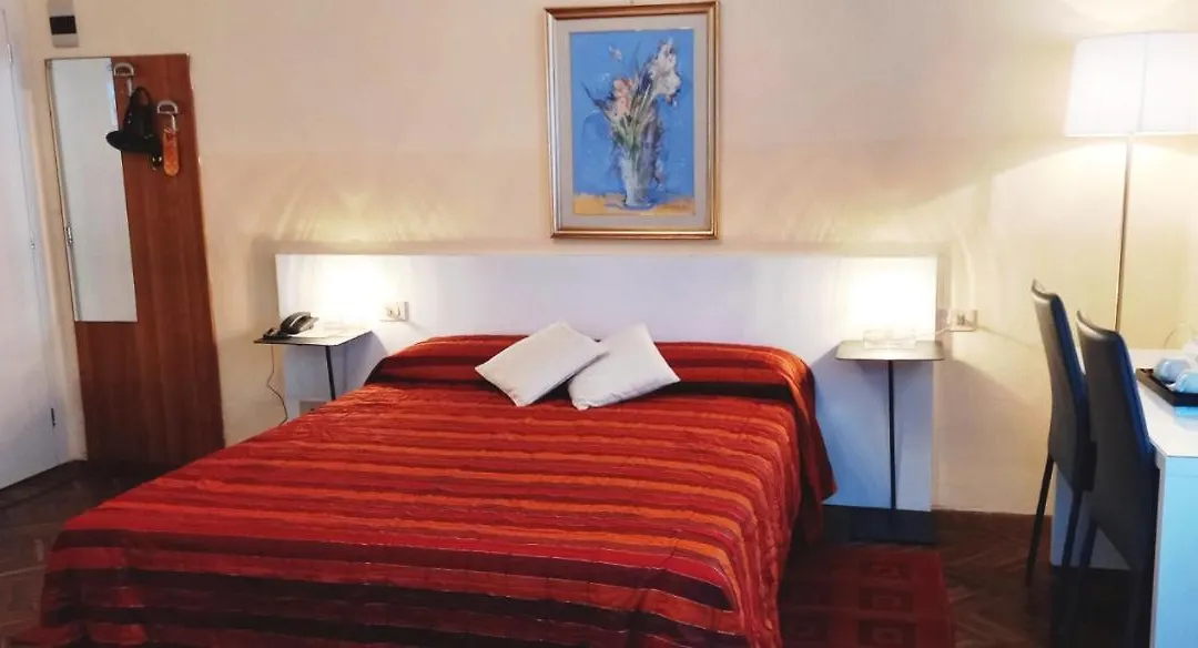 Hotel Santa Lucia-1