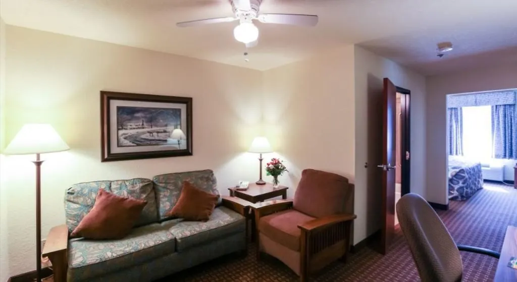 Mountain Inn & Suites Airport - Hendersonville-1