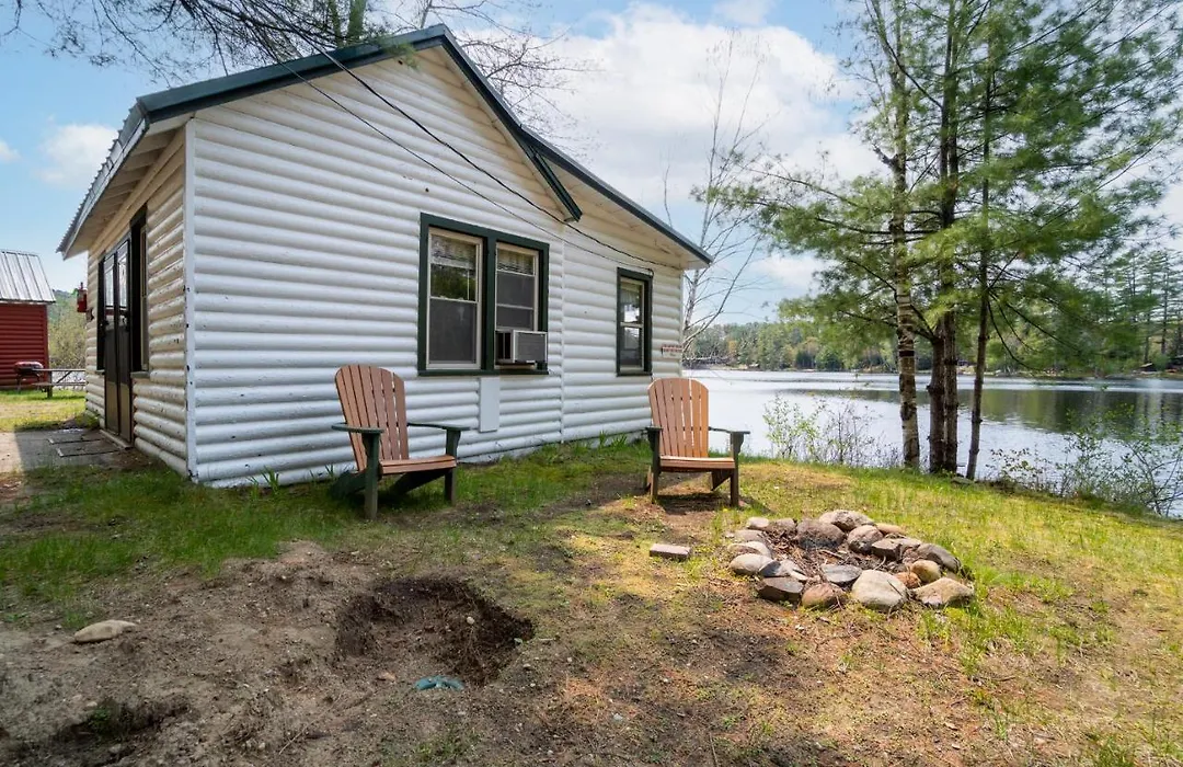 Hide-A-Way Waterfront Cottages-1