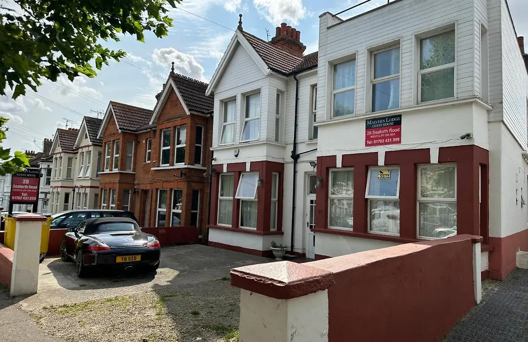 Malvern Lodge Guest House- Close To Beach, Train Station & Southend Airport-1