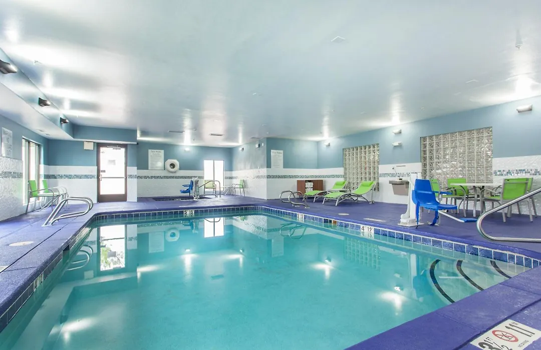 Holiday Inn Express & Suites-1