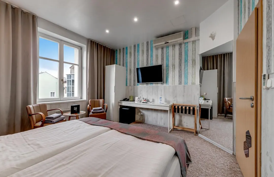 Royal Court Hotel-1