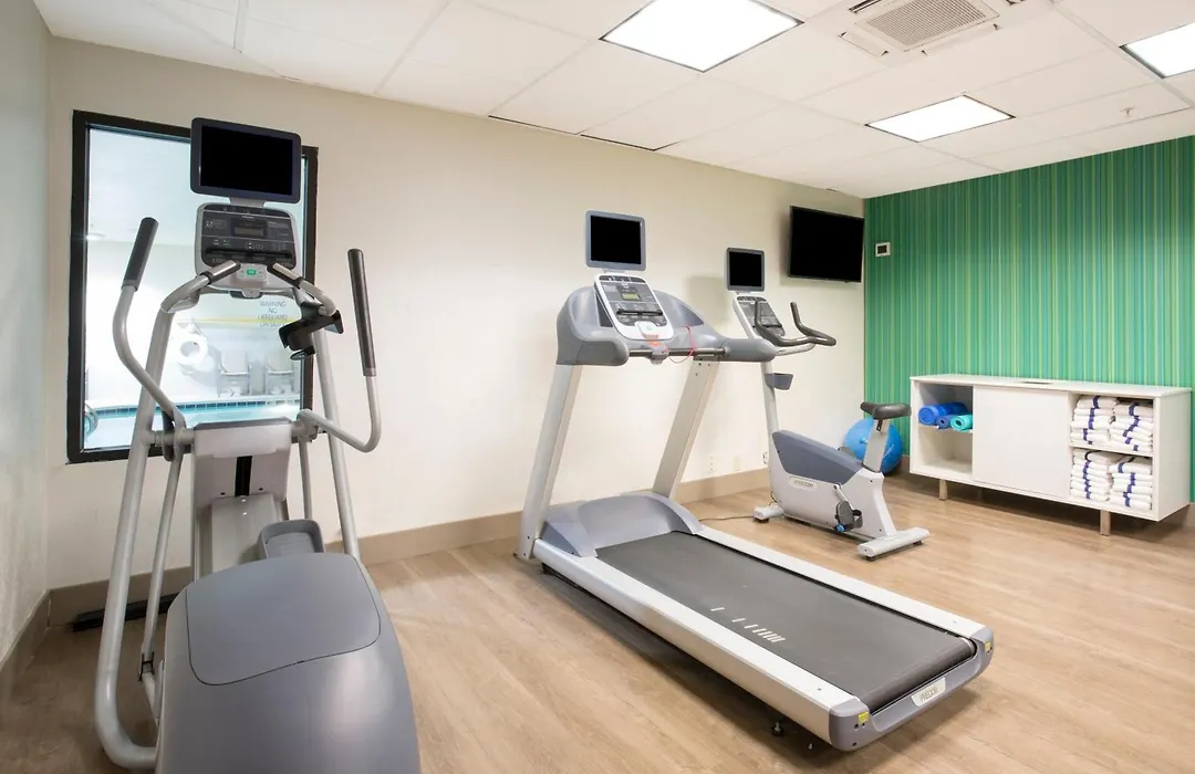 Holiday Inn Express Kansas City - At The Legends! By Ihg-1