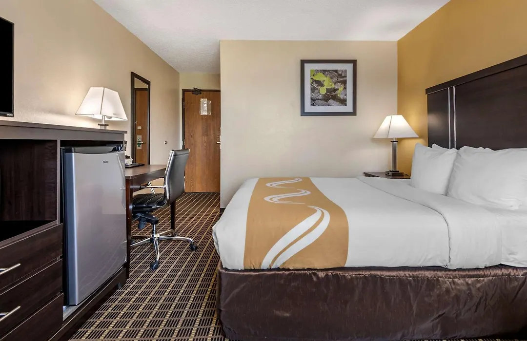 Quality Inn & Suites Warren-1