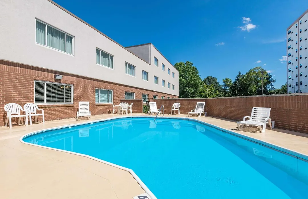 Ramada By Wyndham Paintsville Hotel & Conference Center-1