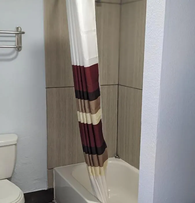 Budget Inn Alexandria-1