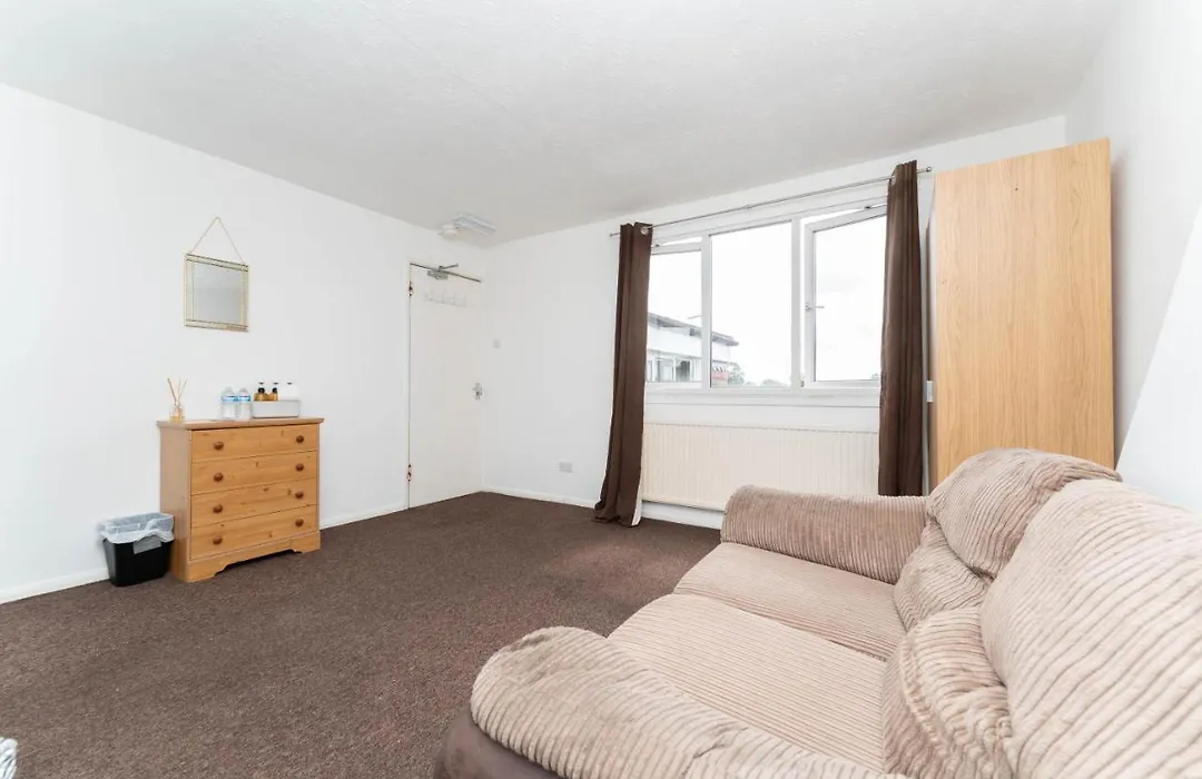 Move Inn Estates - Multiple Rooms-1