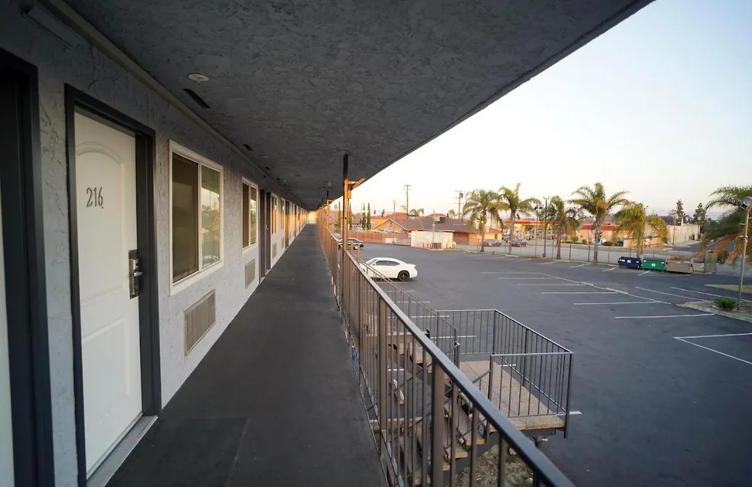 Airport Stay Motel-1
