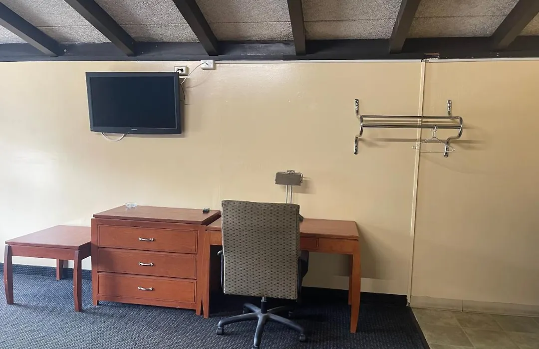 Budget Inn - Madison-1