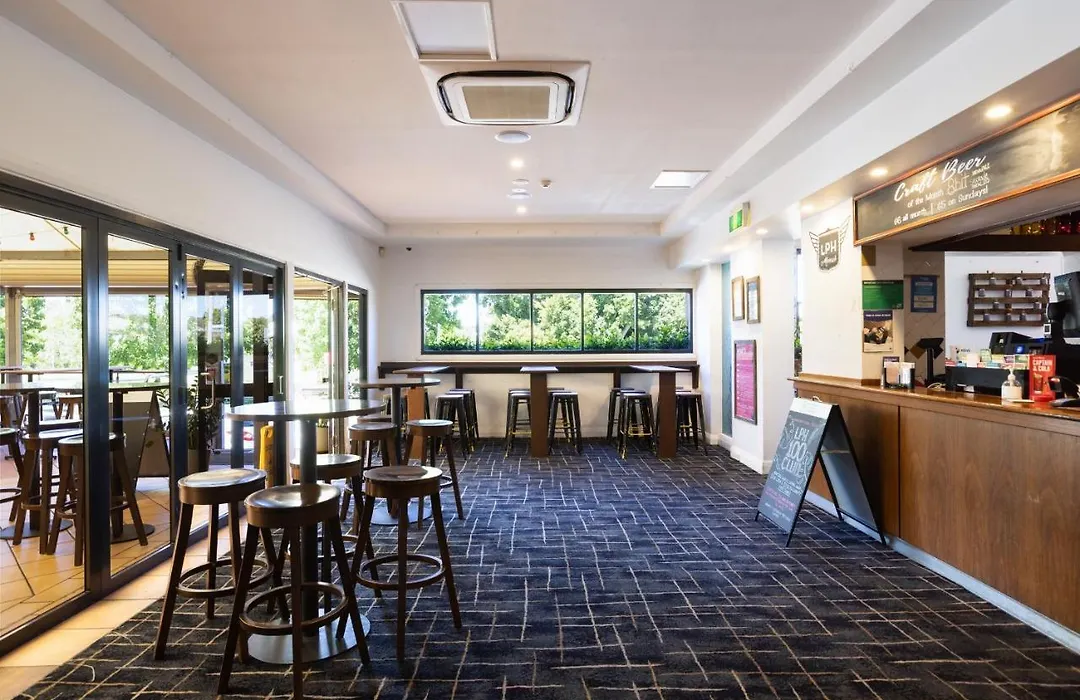Lambton Park Hotel-1