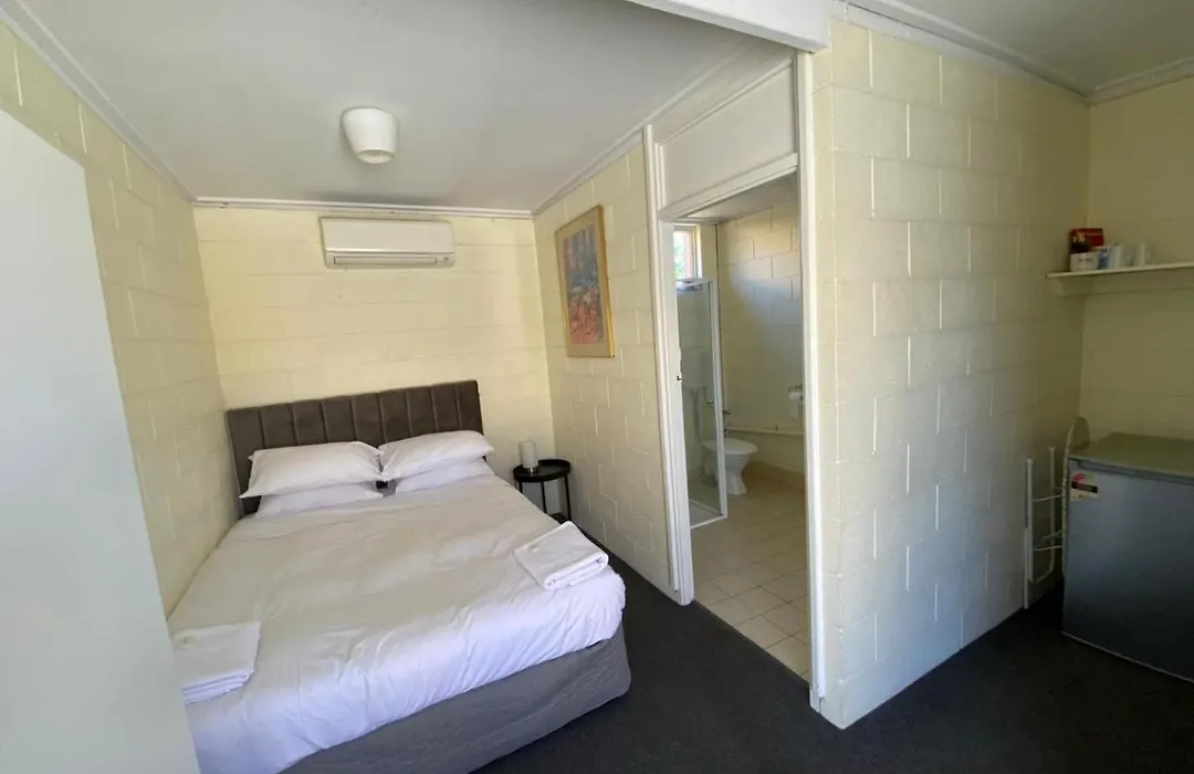 Broken Hill Hotel-1