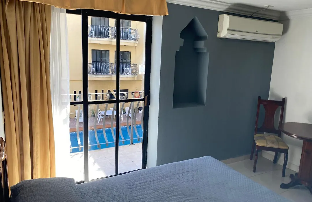 Grand Royal Tampico-1