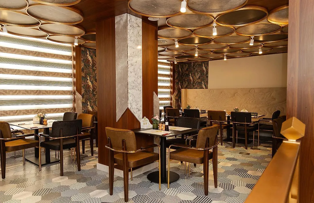 Magnifique Hotel-1