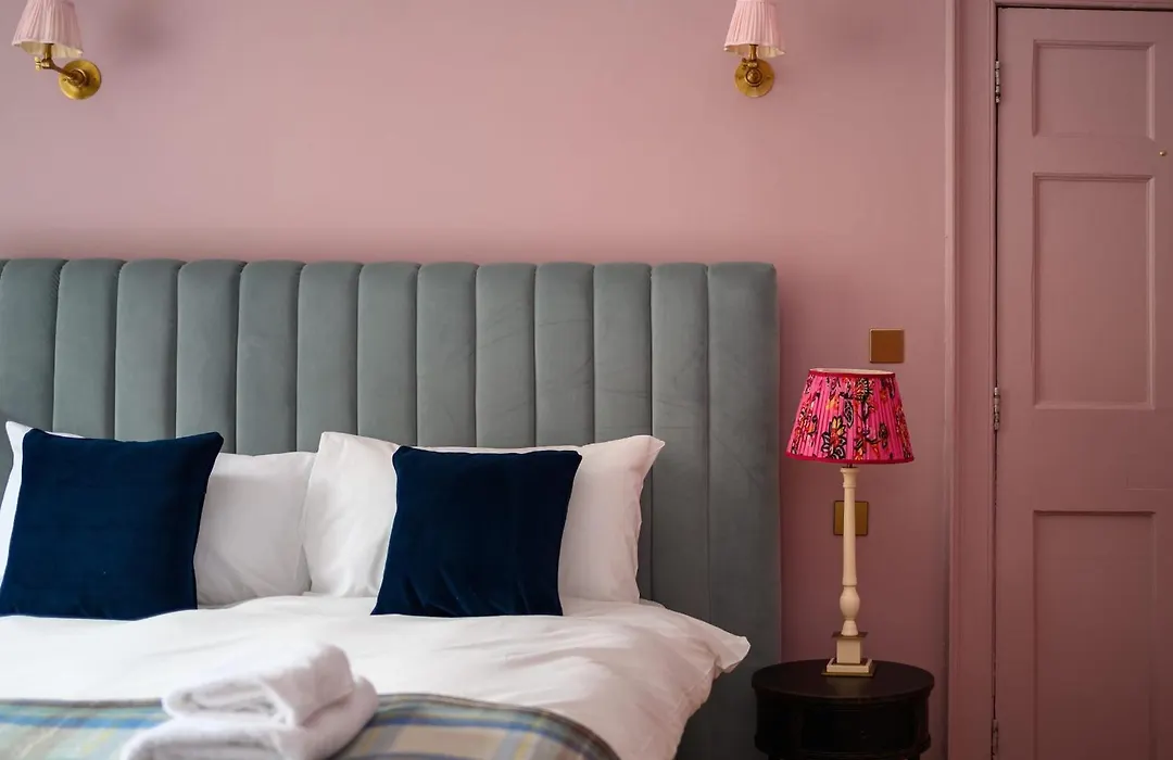 Queen Charlotte Guesthouse-1