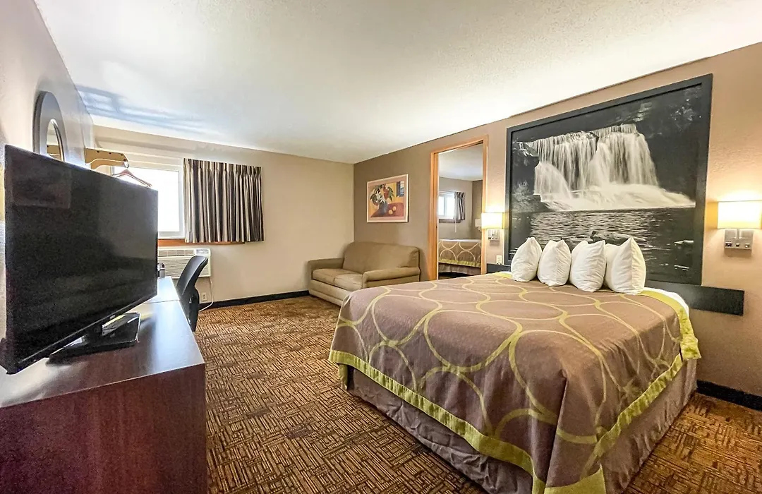 Super 8 By Wyndham Indianapolis Emerson-1
