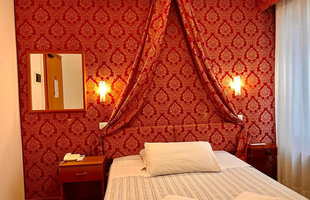 Hotel Canada-1