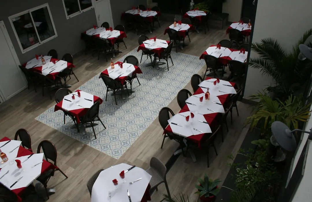 Hôtel Les Italiens-1
