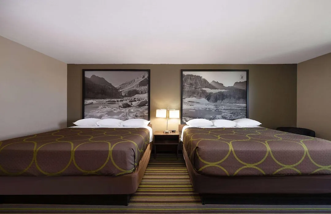 Super 8 By Wyndham Belgrade/Bozeman Airport-1