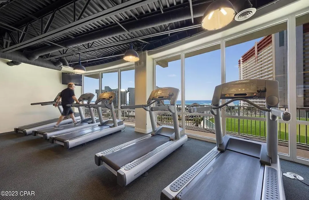 Laketown Wharf Resort: Family-Friendly Beachfront Condos with Lake Views-1