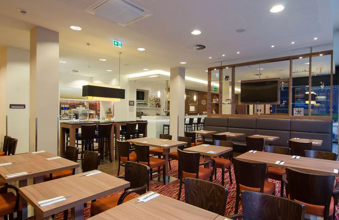 Hampton by Hilton Nürnberg City Center-1