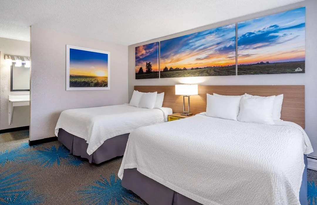 Days Inn By Wyndham Sioux Falls Airport-1