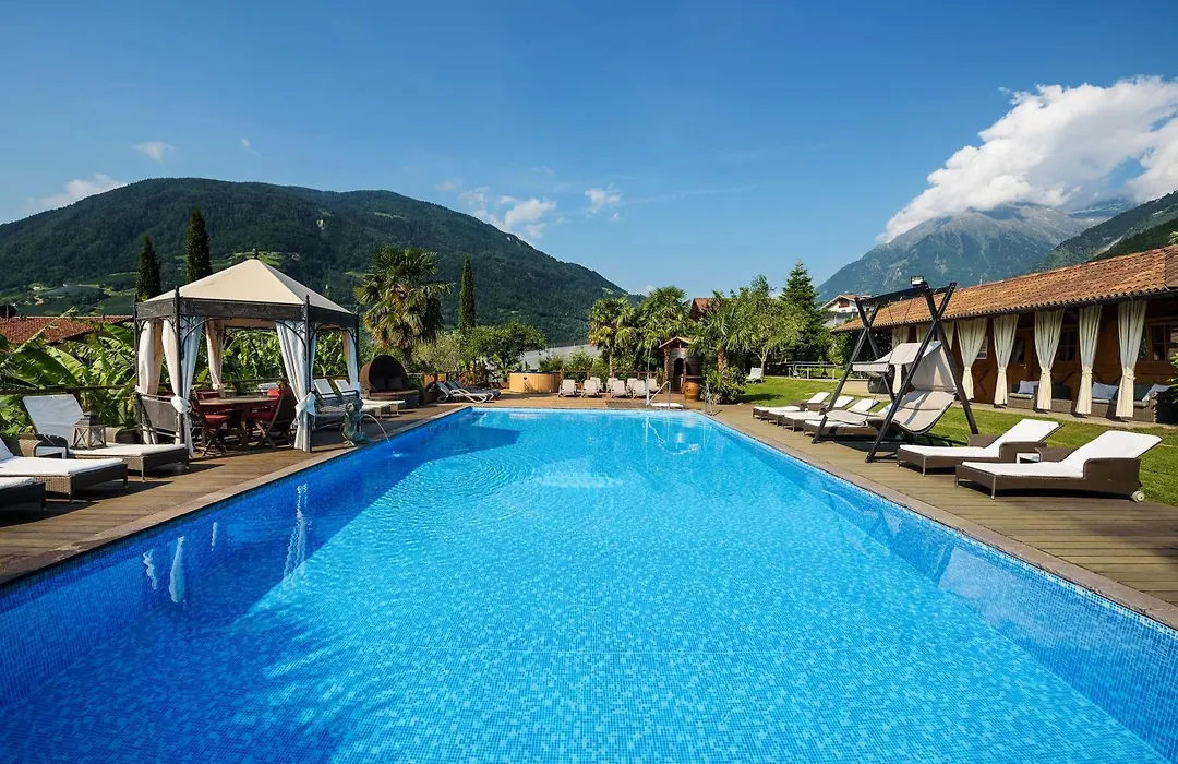 Ruster Resort-1