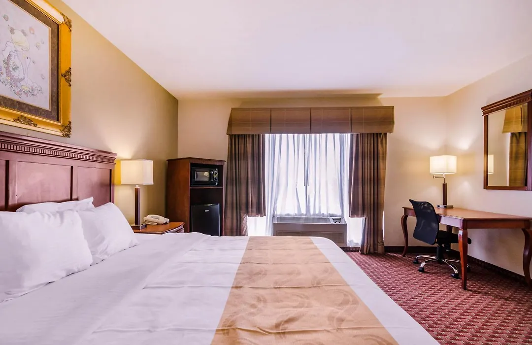 Quality Inn & Suites Carthage Near Precious Moments Chapel-1