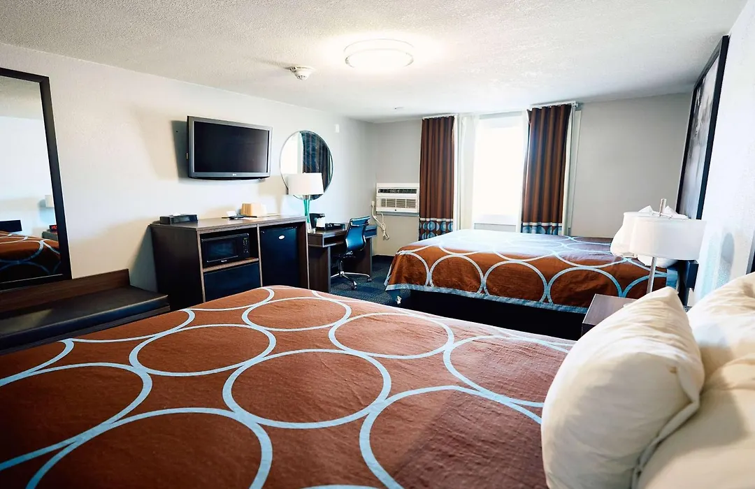 Super 8 By Wyndham Pueblo-1