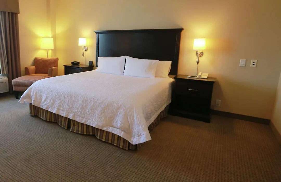 Hampton Inn & Suites Laval-1