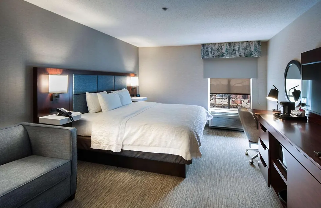 Hampton Inn & Suites Lincolnshire-1