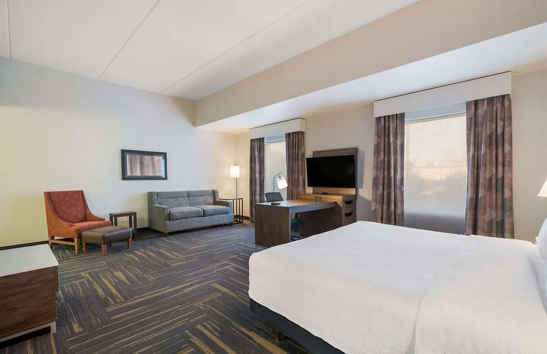 Hampton Inn & Suites Plattsburgh-1