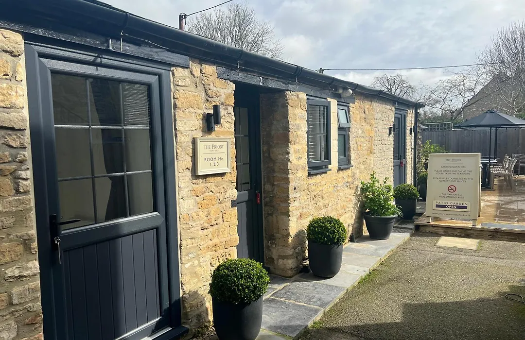 Priory Tearooms Burford With Rooms-1
