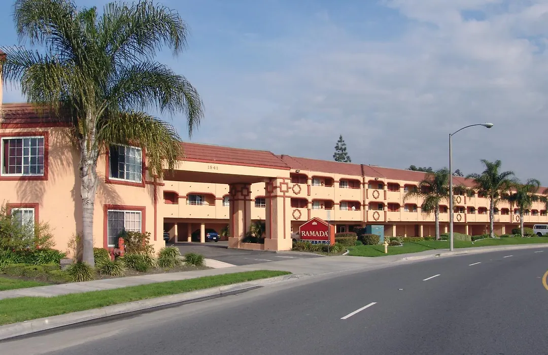 Ramada By Wyndham Ontario Airport & Convention Center-1