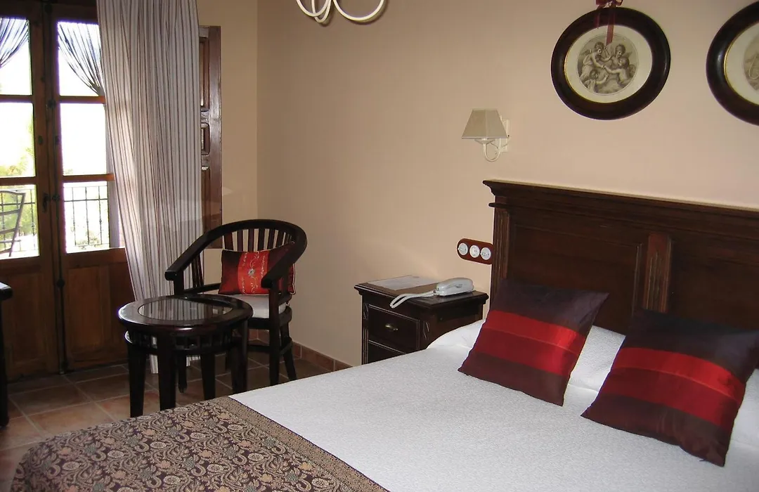 Hotel de Montaña Cueva Ahumada-1