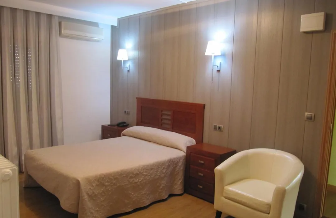 Hotel Corona de Castilla-1