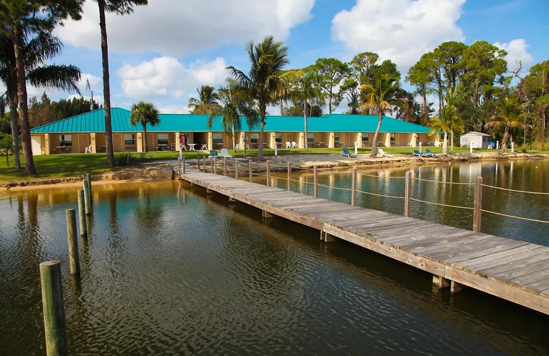 Lake Grassy Inn & Suites-1