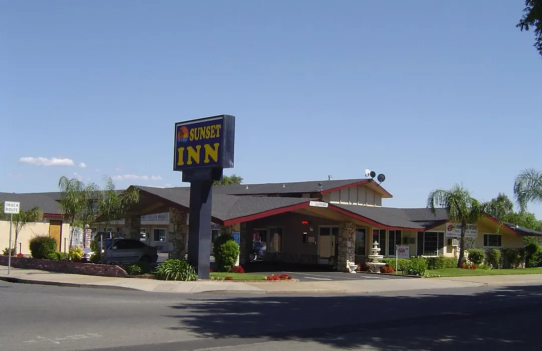 Sunset Inn Lake Oroville-1