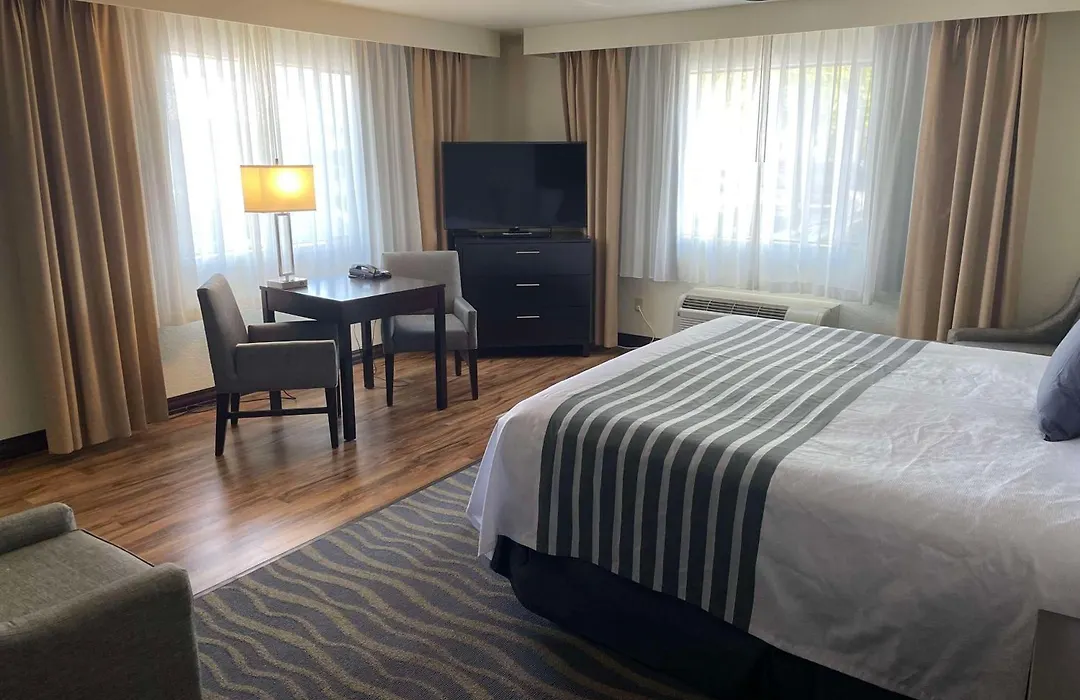 Best Western Plus Edmonds Harbor Inn-1