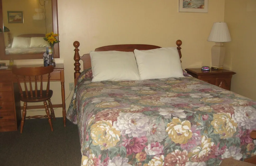 Picket Fence Motel-1