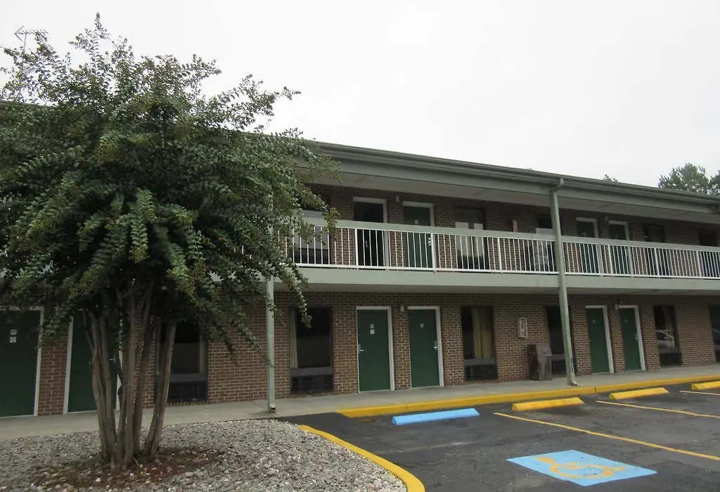 Days Inn By Wyndham Columbia Ne Fort Jackson-1
